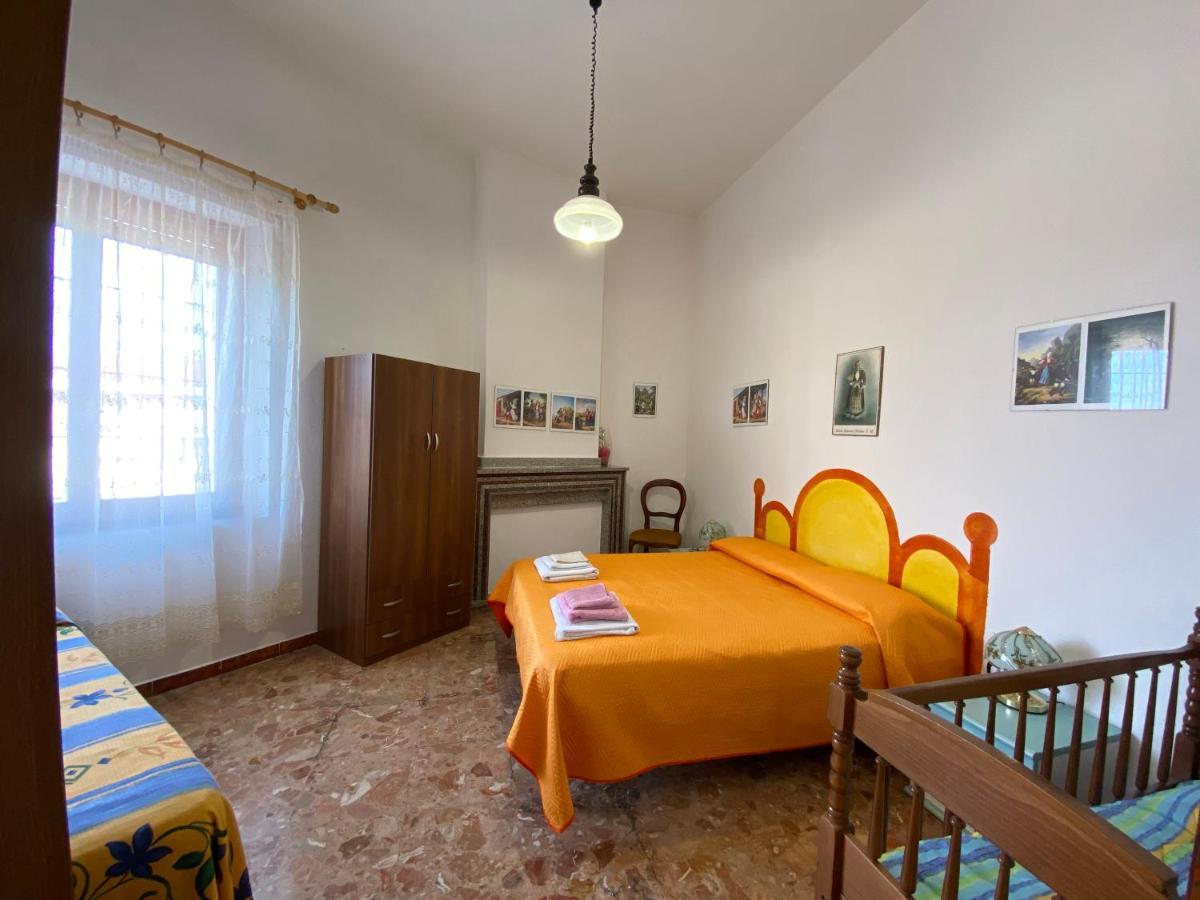 Bed And Breakfast Da Antonio - Orgosolo Exteriör bild