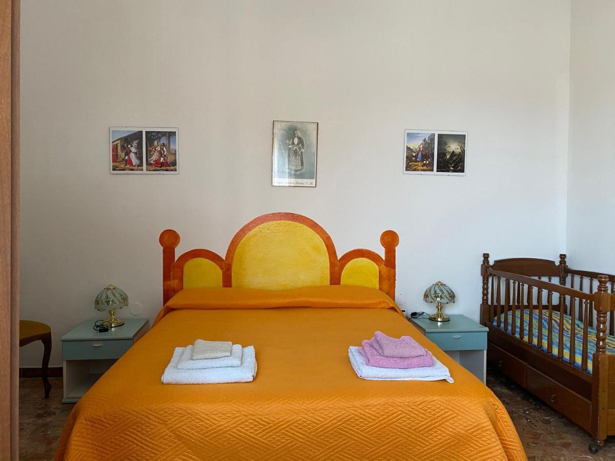 Bed And Breakfast Da Antonio - Orgosolo Exteriör bild